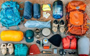 راهنمای خرید لوازم کمپینگ: از چادر تا چراغ قوه